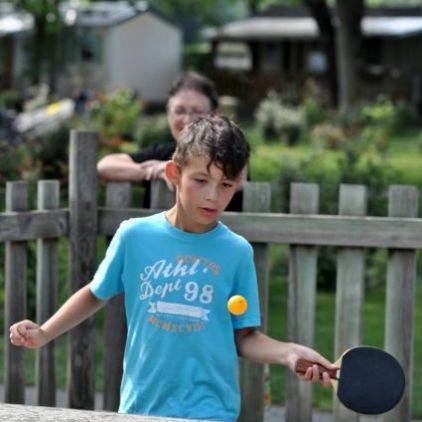 Ping-Pong au camping dans les Pyrénées