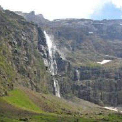 Admirez la cascade de Gavarnie dans les Hautes-Pyrénées